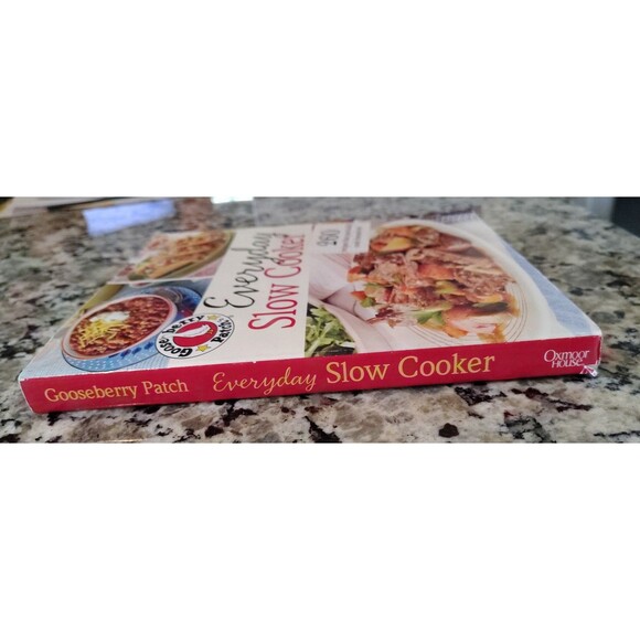 Gooseberry Patch Everyday Slow Cooker Cookbook 260 Recipes Comfort Food Softcove - Picture 2 of 12
